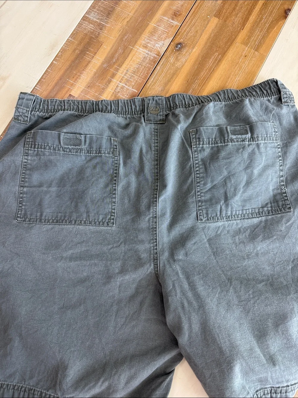 Wrangler Men's Cargo Shorts in Olive